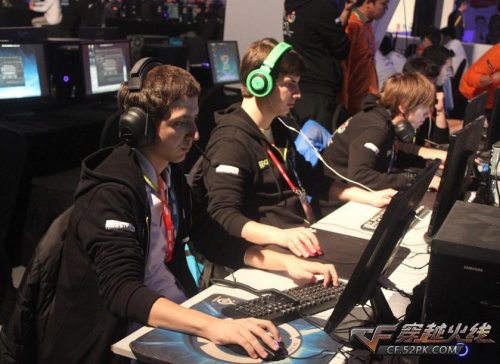 将自己牢牢 将自己牢牢