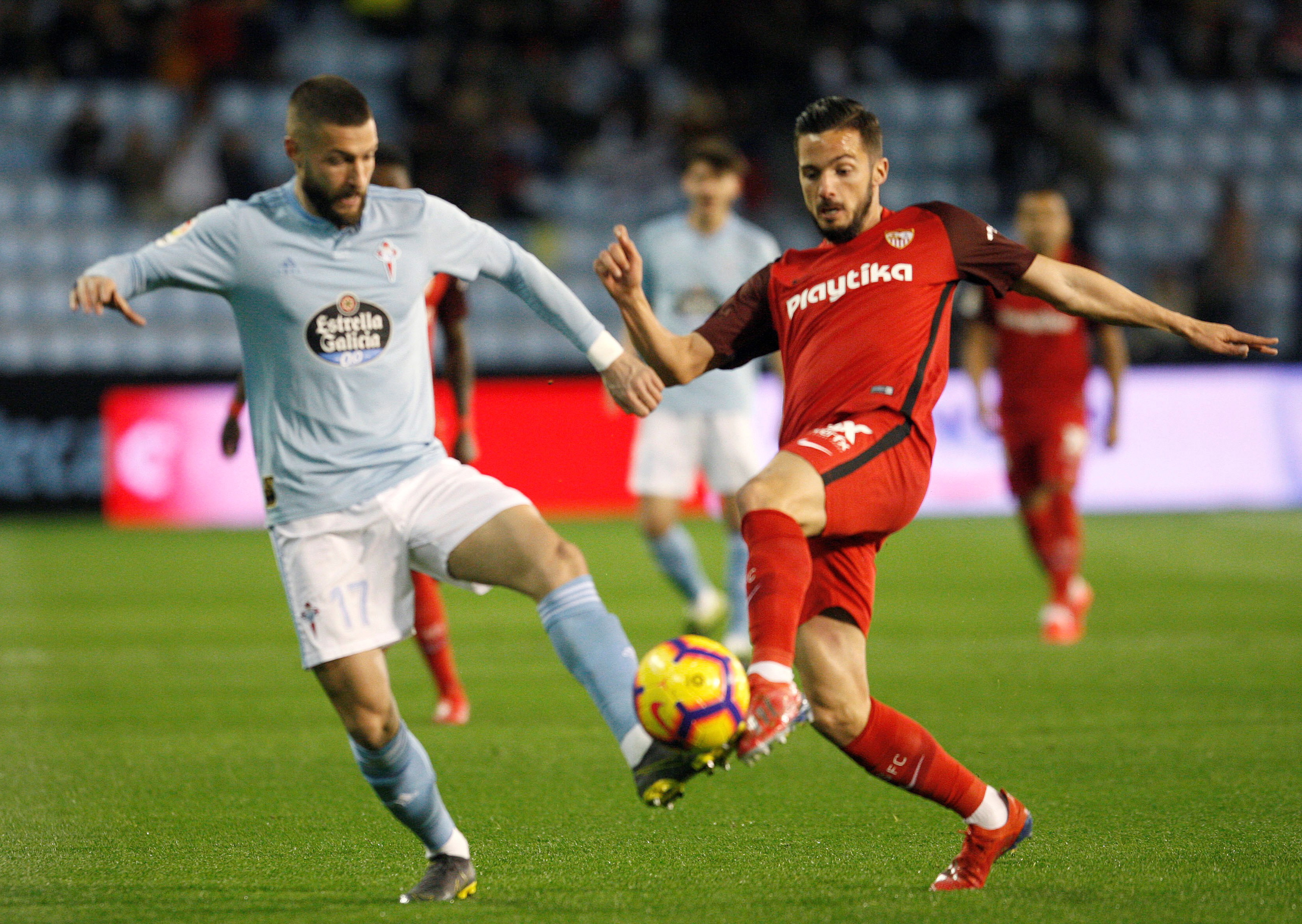 上表达了对 上表达了对